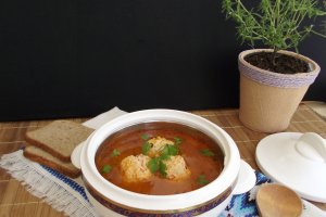 Ciorba de rosii cu perisoare de pui