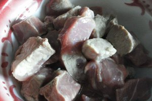 Carne de porc in sos de ceapa