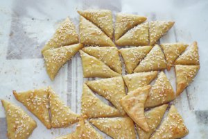 Biscuiti cu bere si cascaval