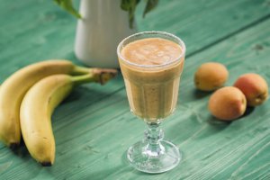 Smoothie cu Caise si Banane