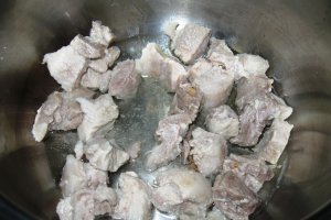 Fasole galbena cu carne de porc