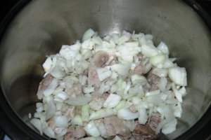 Fasole galbena cu carne de porc