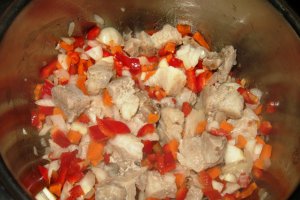 Fasole galbena cu carne de porc
