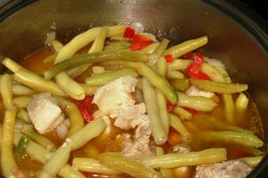 Fasole galbena cu carne de porc