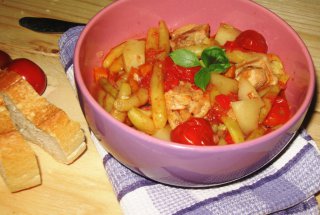 Fasole galbena cu carne de porc