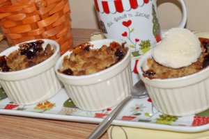 Crumble cu prune, nuca si melasa