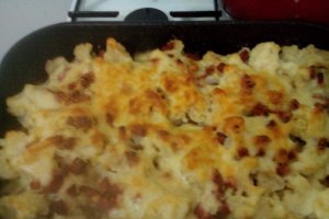 Conopida gratinata cu bechamel si bacon