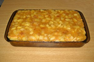 Desert prajitura cu mere, biscuiti si budinca (fara coacere)
