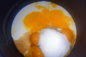 Prajitura cu visine, crema de cacao cu nuca si spuma