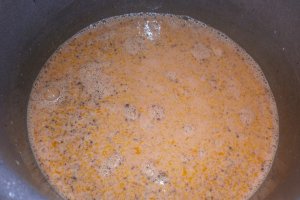 Prajitura cu visine, crema de cacao cu nuca si spuma