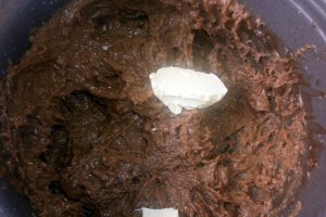 Prajitura cu visine, crema de cacao cu nuca si spuma