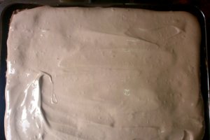 Prajitura cu visine, crema de cacao cu nuca si spuma
