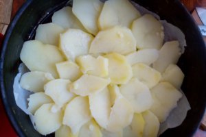 Cartofii cu rosii la cuptor