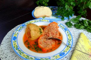 Ardei umpluti cu carne de porc