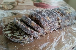Salam de biscuiţi, reţetă cu cocos