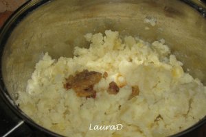 Ficatei de pui cu sos aromat si piure de cartofi cu usturoi