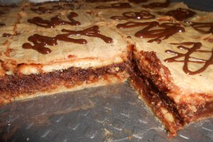 Prajitura cu foi de napolitana si biscuiti