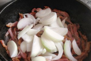 Cartofi gratinati cu afumatura