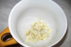 Salata de ardei copti cu usturoi