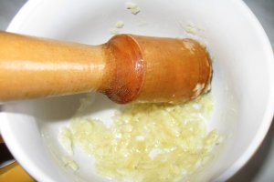 Salata de ardei copti cu usturoi