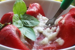 Salata de ardei copti cu usturoi