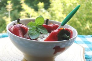 Salata de ardei copti cu usturoi