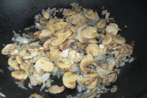 Salata de vinete cu ardei copti si ciuperci