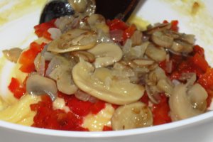 Salata de vinete cu ardei copti si ciuperci