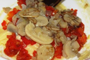 Salata de vinete cu ardei copti si ciuperci
