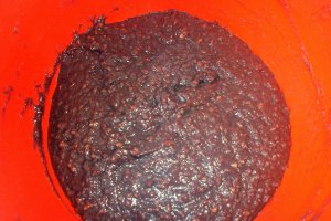 Nuci umplute cu crema de ciocolata cu nuca si biscuiti
