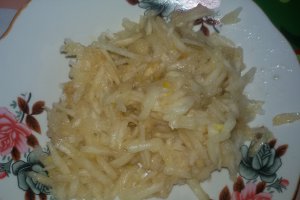 Clătite cu pere și nuca de cocos în compoziție