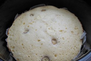 Prajitura cu prune si alune de padure la slow cooker Crock-Pot 4,7 L