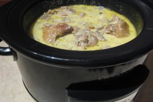 Pui cu ciuperci si sos de smantana cu usturoi - slow cooker Crock-Pot 4,7 L