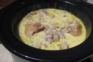 Pui cu ciuperci si sos de smantana cu usturoi - slow cooker Crock-Pot 4,7 L