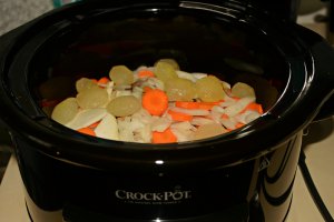 Rasol de vita cu legume la slow cooker Crock-Pot 4,7 L