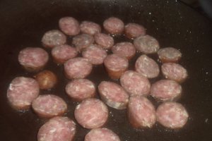 Spaghete cu ciuperci si carnati afumati