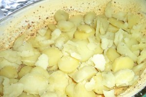 Budinca de cartofi cu branzeturi si ou la cuptor