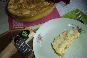 Budinca de cartofi cu branzeturi si ou la cuptor