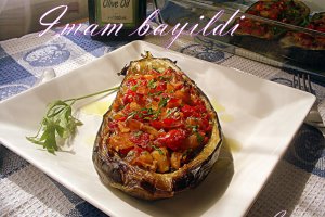 Mancare de vinete umplute cu legume - Imam bayildi