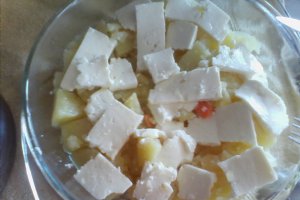 Gratin cu legume si branza