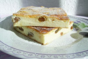 Placinta ruseasca cu branza si stafide