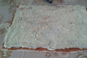 Desert foaie de napolitana cu crema caramel si biscuiti
