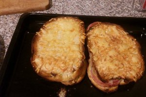 Sandwich-uri calde la cuptor
