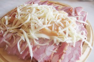 Piept de pui imbracat in bacon