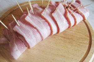 Piept de pui imbracat in bacon
