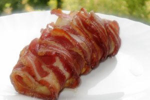 Piept de pui imbracat in bacon