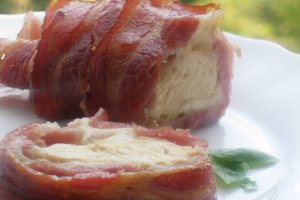 Piept de pui imbracat in bacon