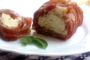 Piept de pui imbracat in bacon