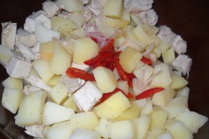 Salata din piept de pui cu cartofi si maioneza