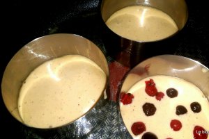 Pancakes cu vanilie si fructe de padure